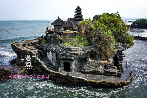 Khám phá vẻ đẹp linh thiêng của đền Tanah Lot - Điểm đến không thể bỏ qua ở Bali