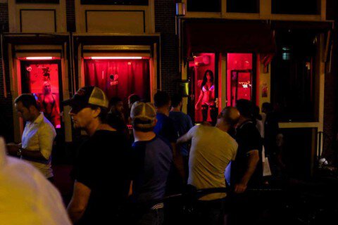 Phố đèn đỏ Amsterdam-chốn ăn chơi náo nhiệt bậc nhất tại Hà Lan