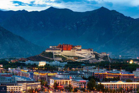 Tìm về chốn linh thiêng Phật giáo - thành phố Lhasa