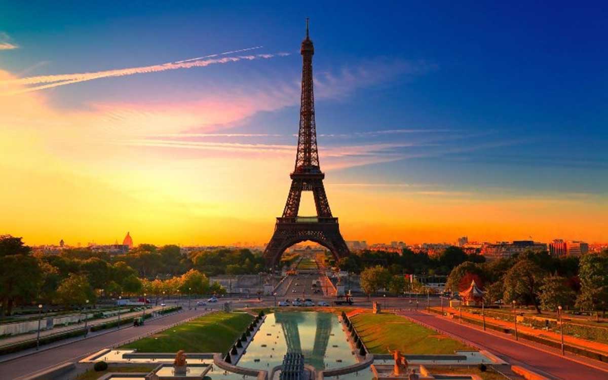 Tháp Eiffel Vào Ban đêm  Ảnh có sẵn miễn phí