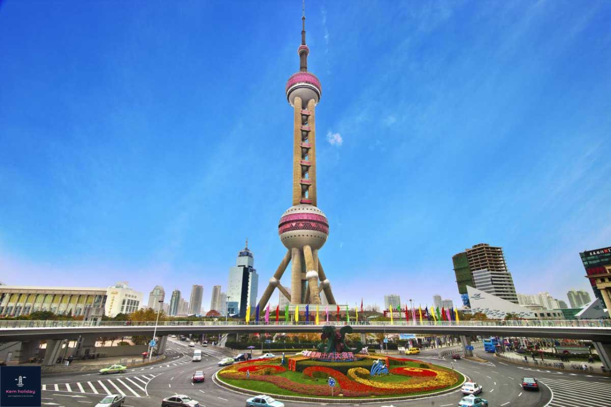 Tháp truyền hình Thượng Hải với kiến trúc độc lạ thu hút đông đảo ...